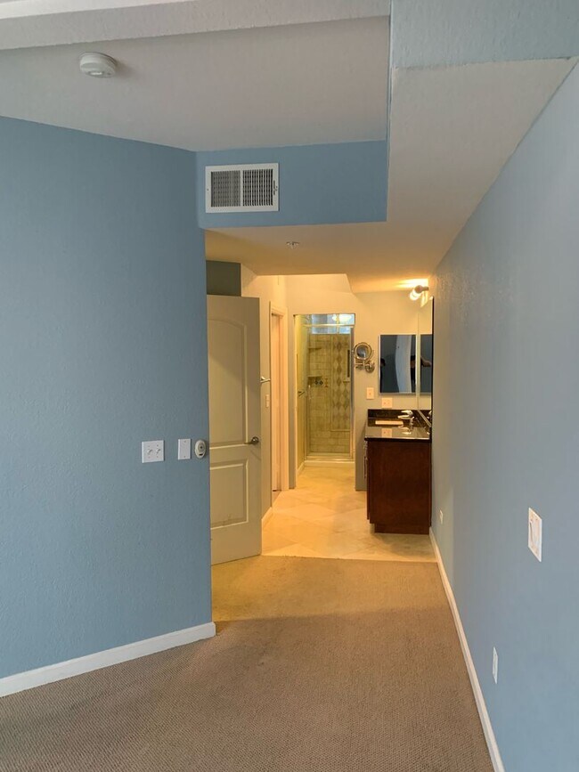 Building Photo - Dual Master 2 Bed 2.5 Bath - Walk-up townhouse at Atria!