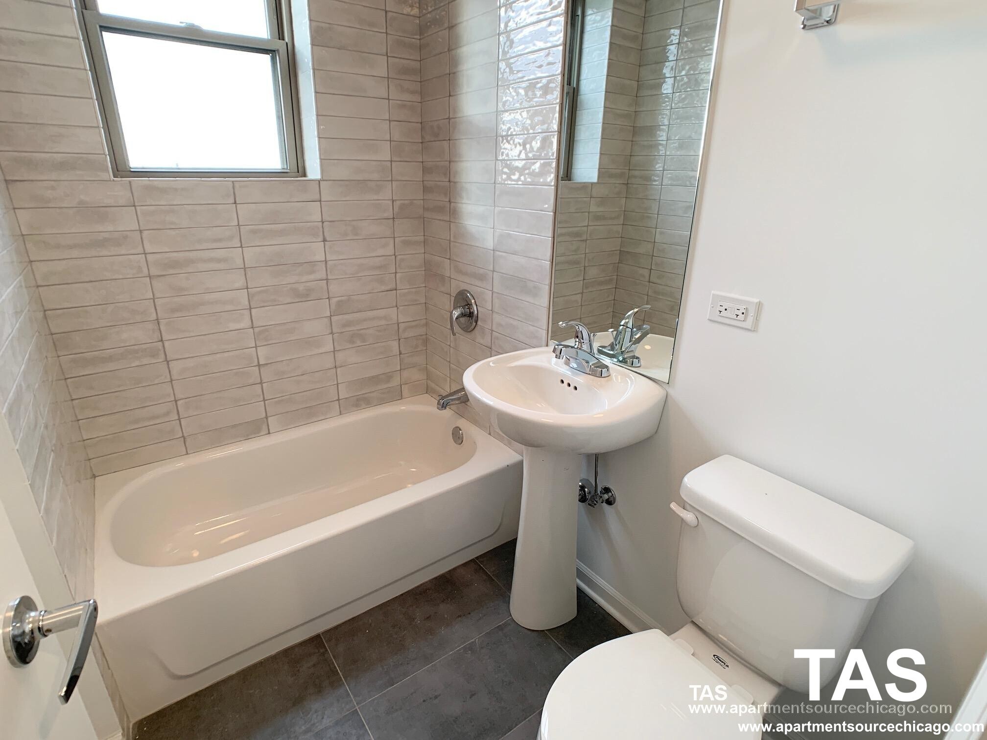 Building Photo - 940 W Winona St