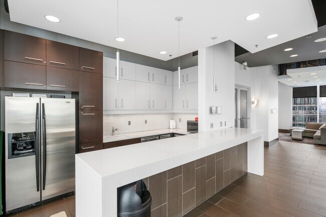 Building Photo - 415 Church St