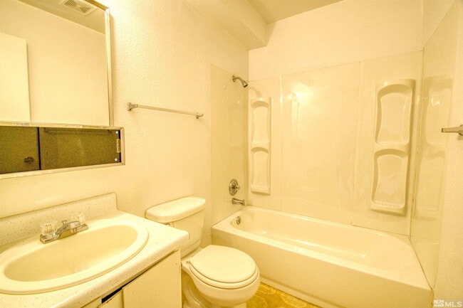 Building Photo - 264 W Park St