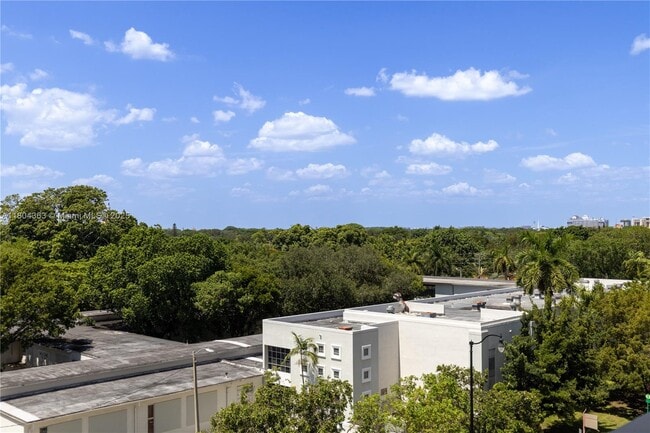 Building Photo - 301 Altara Ave