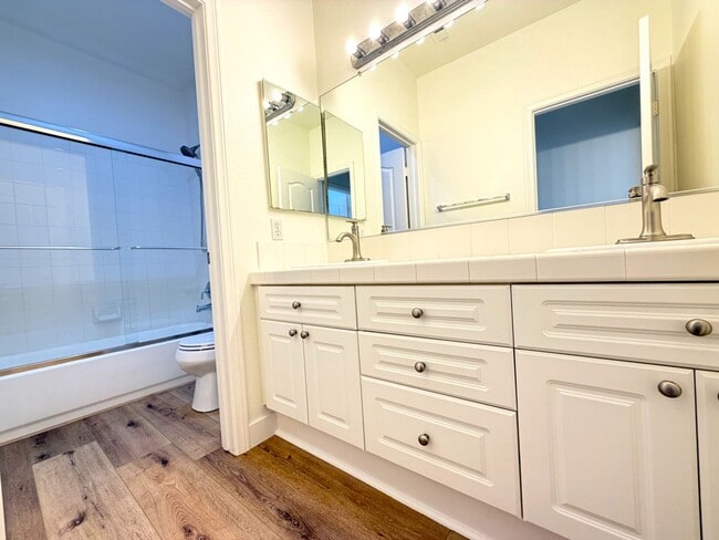 Building Photo - Gorgeous Rarely Available Bayshore Townhome- Just in Time for Summer!