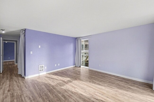 Building Photo - 13820 NE 65th St