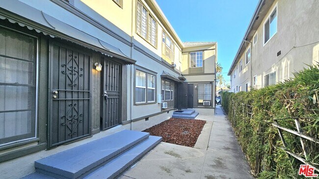 Building Photo - 1020 S Norton Ave