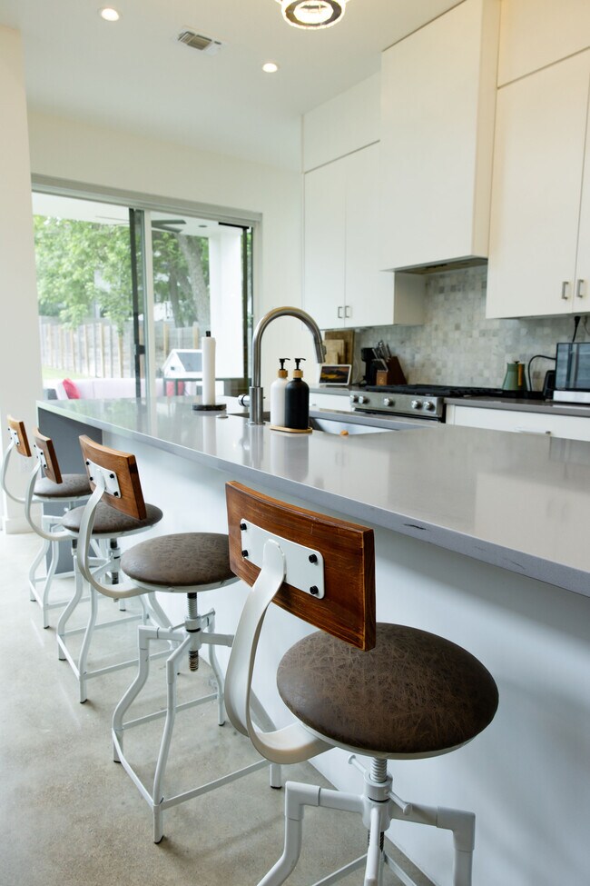 Building Photo - 507 S Park Dr