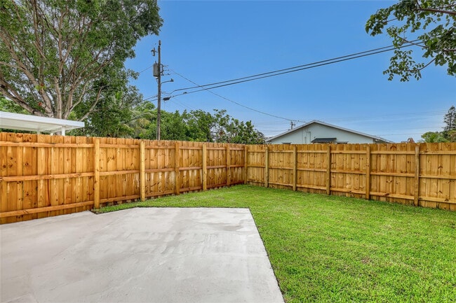 Building Photo - 416 W Mango St