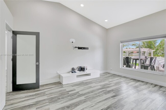 Building Photo - 13440 SW 17th Ct