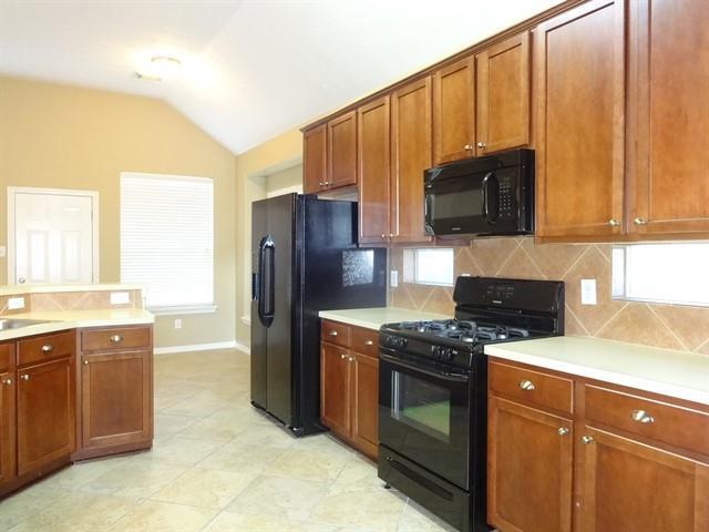 Building Photo - 2225 Highland Hills Dr