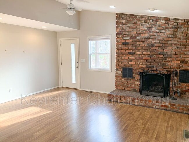 Building Photo - 1023 N Runyan Dr