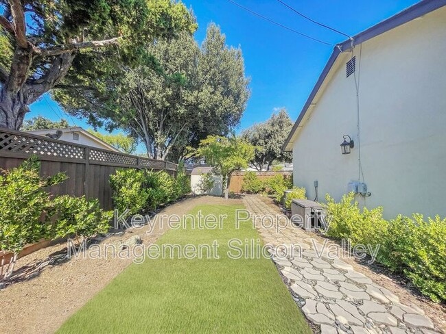 Building Photo - 153 Noyo Dr