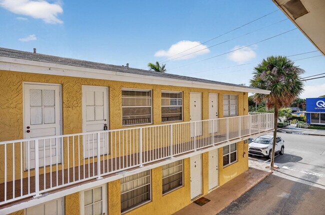 Building Photo - 4051 NE 13th Ave