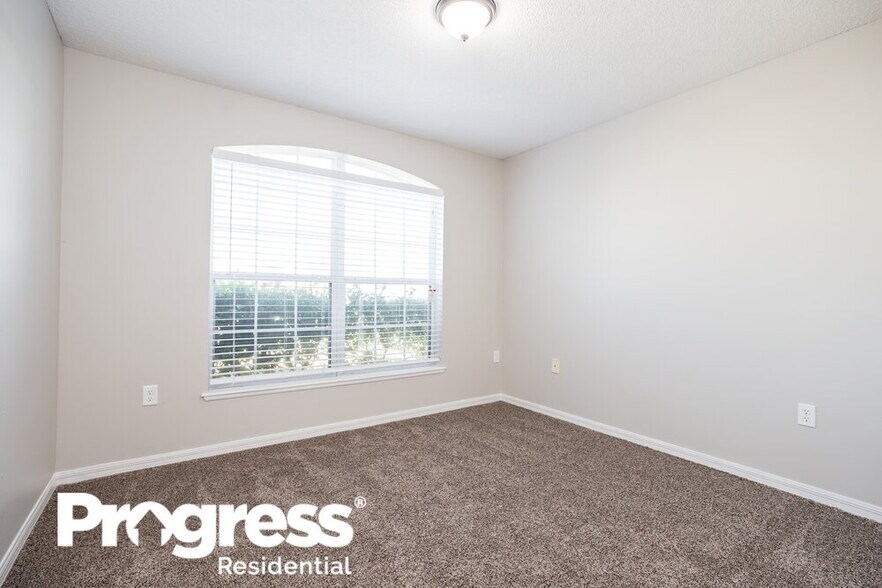 Building Photo - 5470 Silver Thistle Ln