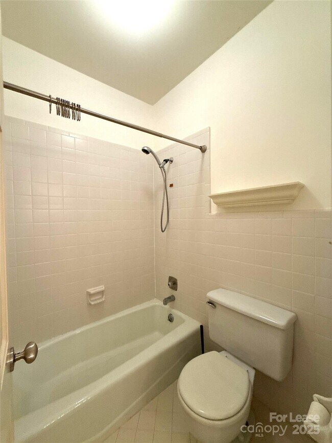 Building Photo - 1016 Queens Rd