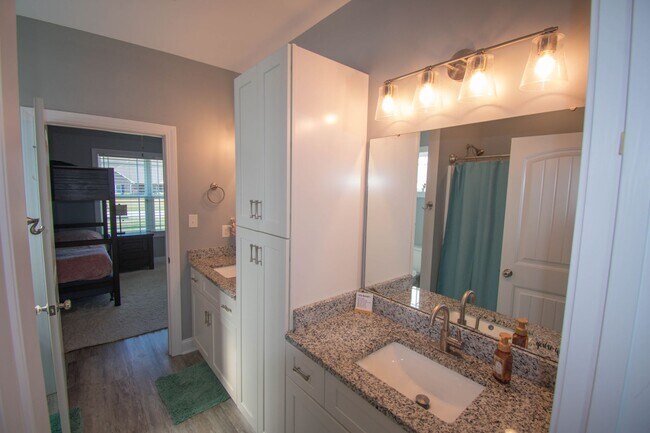 Building Photo - Coming Soon! 3 Bedroom 2.5 Bath - 25 Minutes from Camp Lejeune