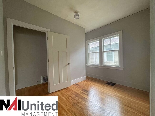 Building Photo - Four bedroom, one bathroom for rent in Mor...