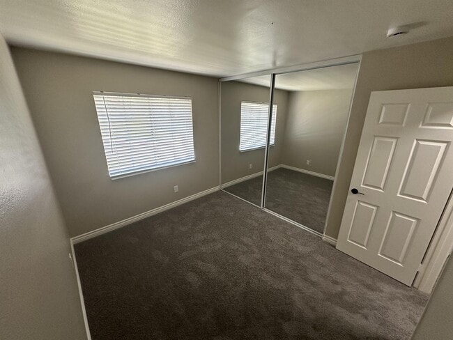 Building Photo - 9940 Highland Ave