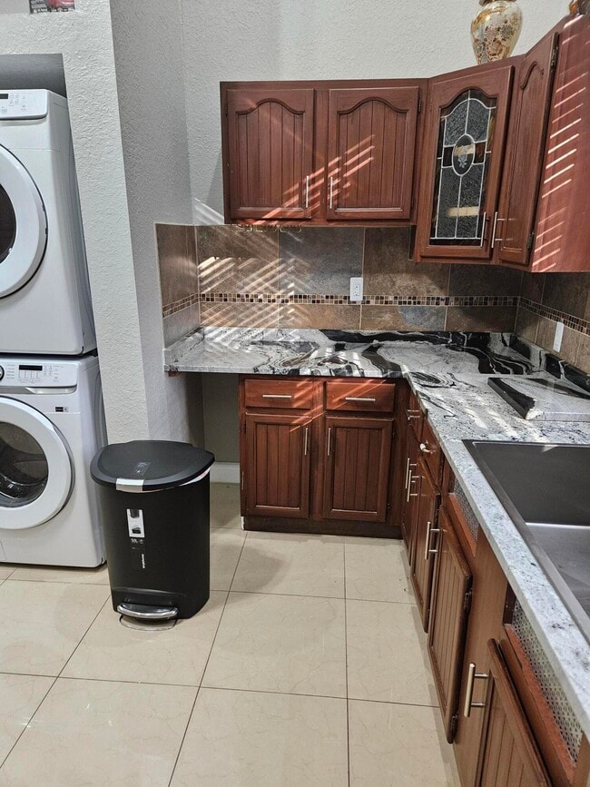 Building Photo - 11334 81st Ct N