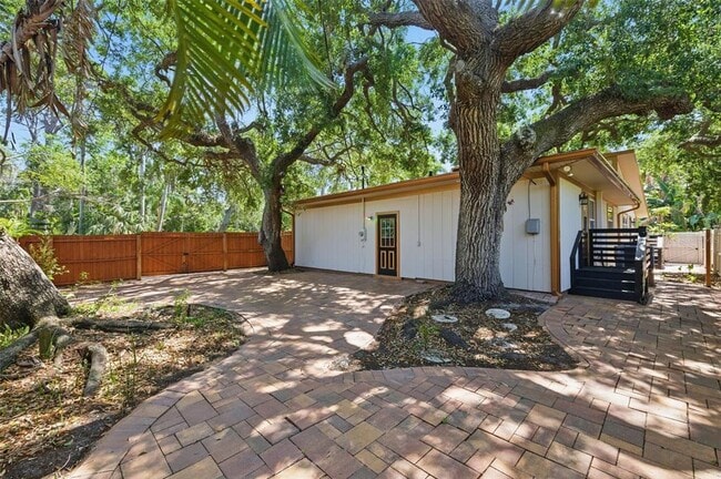 Building Photo - 4926 Camellia Way S