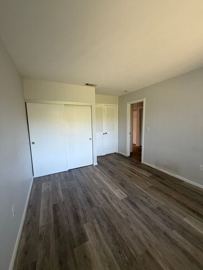 Building Photo - 4618 Collwood Ln