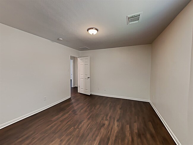 Building Photo - 18011 Shallow Leaf Ln