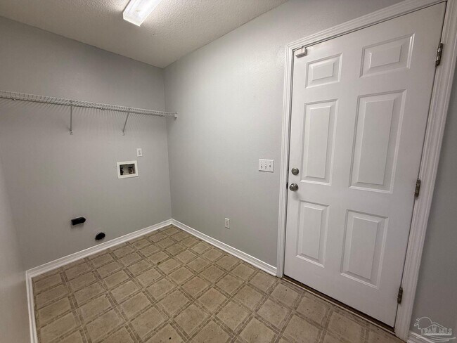 Building Photo - 4902 Chads Cir