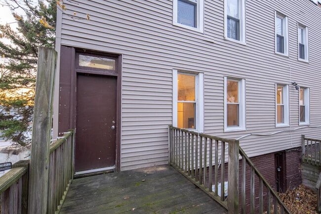 Building Photo - 56 Thompson St