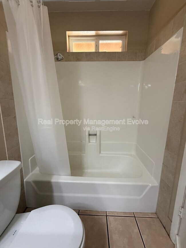 Building Photo - 1637 W Muriel Dr