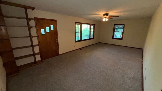 Building Photo - Antioch House - 2 bedrooms , 1.5 bathroom