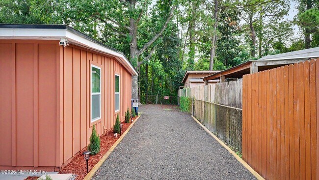 Building Photo - 2909 Lauderdale Dr E