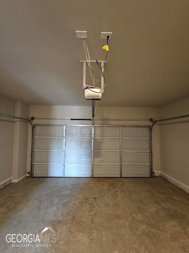 Building Photo - 6 Iron Dr