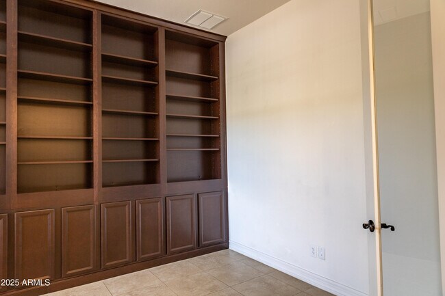 Building Photo - 4571 N Arbor Way