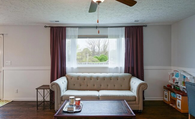 Building Photo - 3 Bed Home