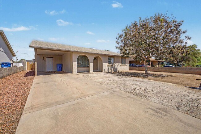 Building Photo - 2521 N 49th Ave