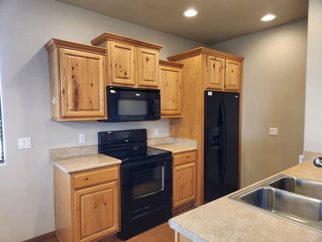 Building Photo - Bison Cove C8 ~ 2 bed / 2 bath