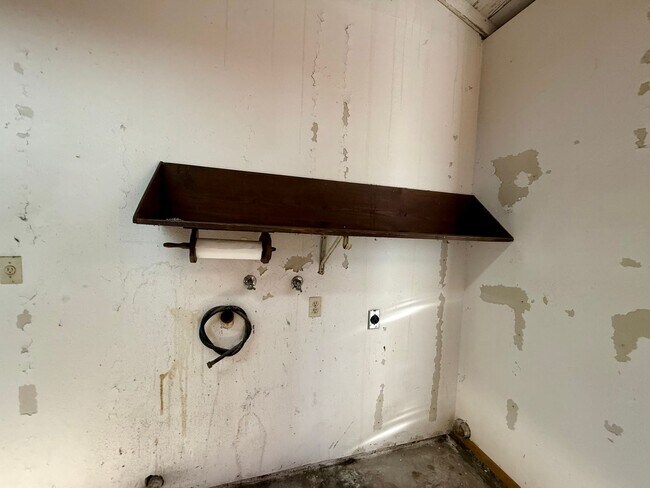 Building Photo - Single story home in established neighborhood!