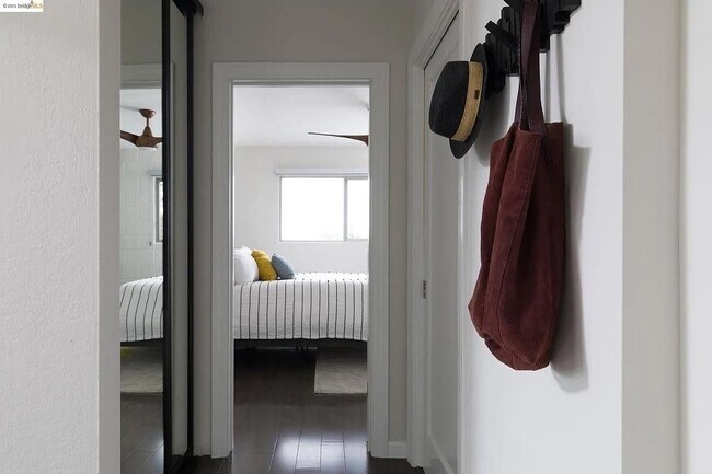 Building Photo - 1 Kelton Ct