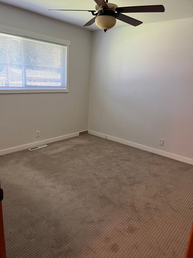Building Photo - 770 W Highland Ave