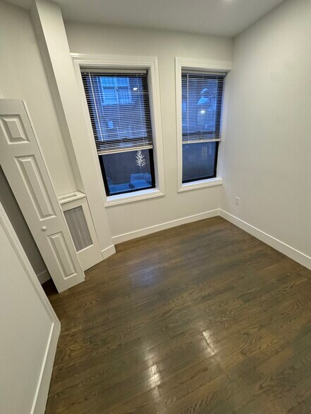 Building Photo - 24 Phillips St