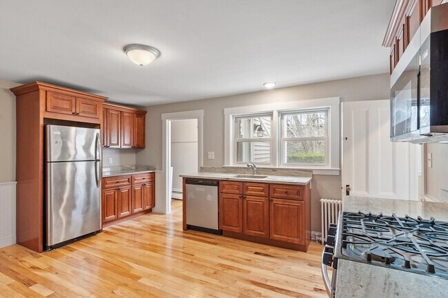 Building Photo - 20 School St