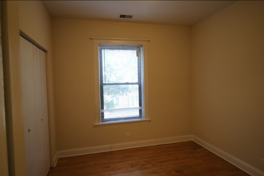 Building Photo - 1303 W Columbia Ave