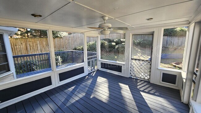 Building Photo - 4858 Glenwhite Dr