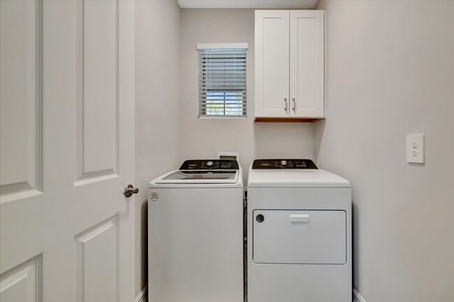 Building Photo - 3Bed/2Bath in Gated Community of Nokomis + 2-Car Garage