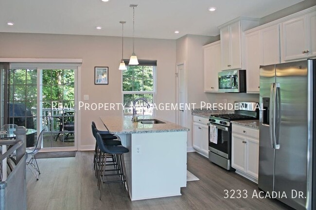 Building Photo - 3233 Acadia Dr