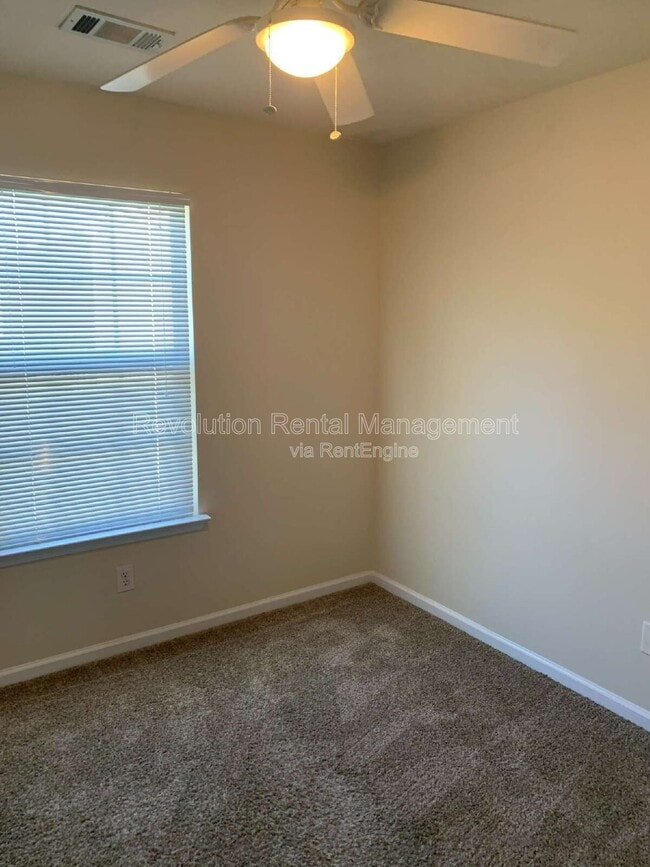 Building Photo - 6800 Blackstone Pl