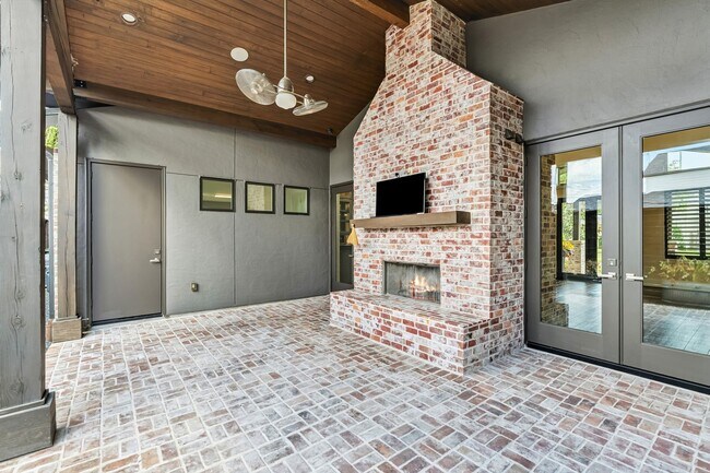 Building Photo - 3610 Oak Forest Dr