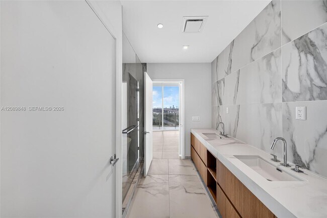 Building Photo - 1400 Biscayne Blvd