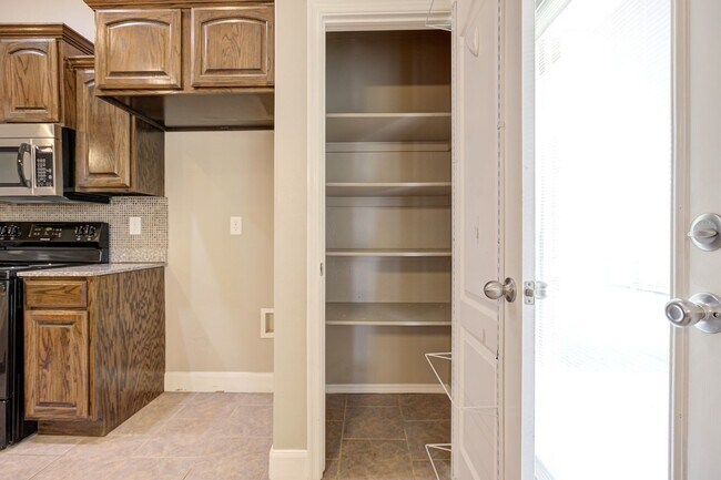 Building Photo - Spacious 4-Bedroom Home with Modern Upgrad...