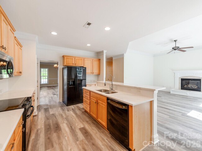 Building Photo - 533 Montgrove Pl NW