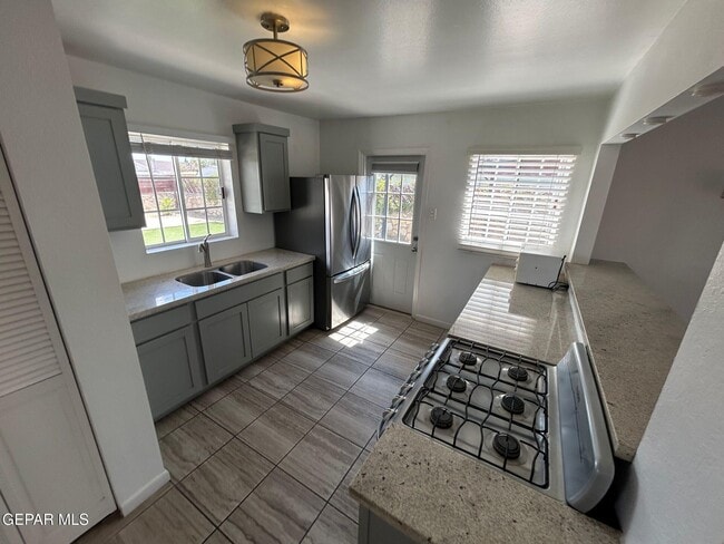 Building Photo - 960 Burgess Dr