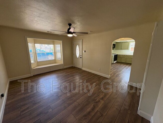 Building Photo - 1085 E Academy Ave
